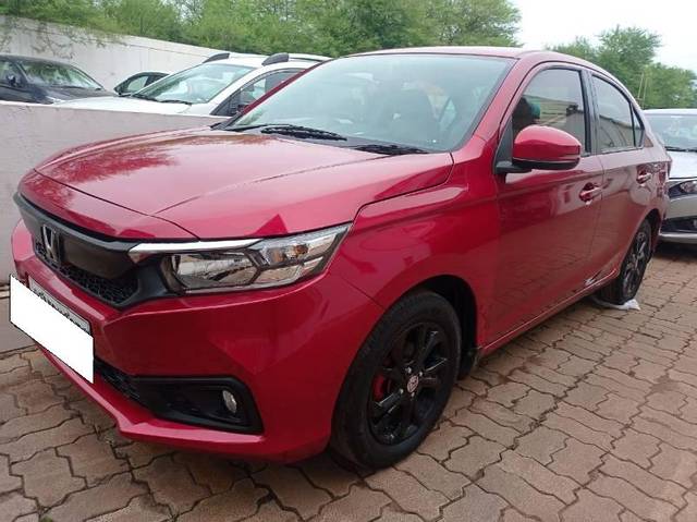 https://images10.gaadi.com/usedcar_image/3669511/original/processed_eb2d6794-ec69-4f8b-9e54-09c62490897c.jpg?imwidth=6402