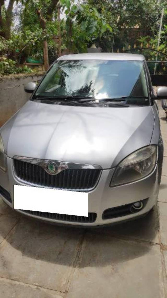 https://images10.gaadi.com/usedcar_image/3669568/original/processed_81f6e21a-79a3-4e7e-871e-48011d84b3f5.jpeg?imwidth=6400