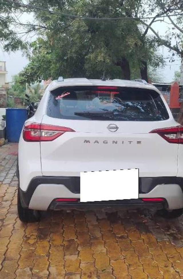 https://images10.gaadi.com/usedcar_image/3669710/original/processed_647d52d9-4fb5-48ce-9cb5-7ab8f7f9841b.jpg?imwidth=6401