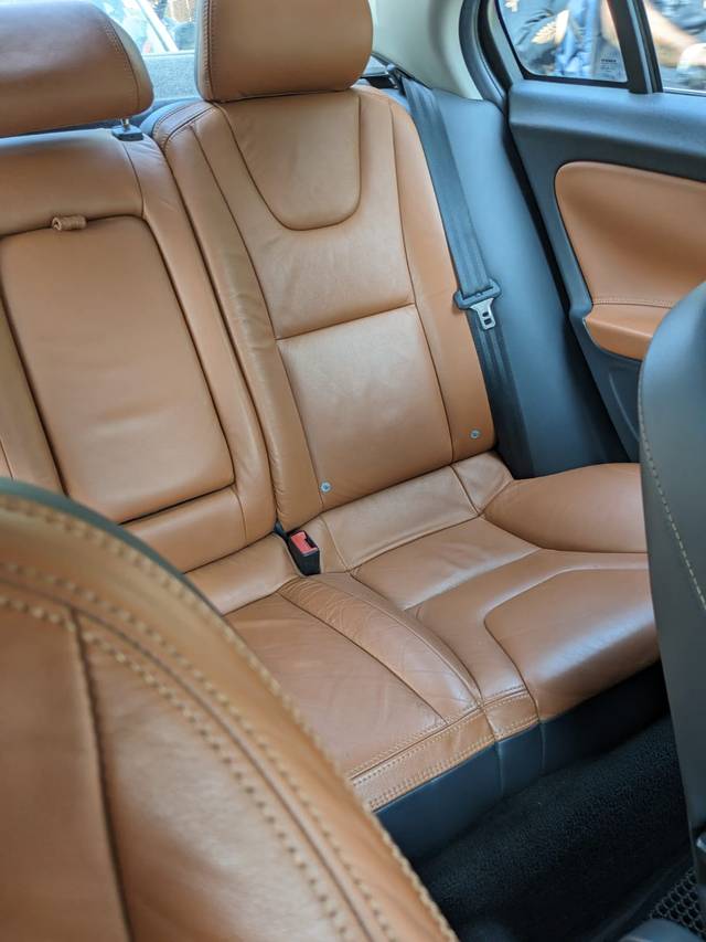 https://images10.gaadi.com/usedcar_image/3669723/original/img2914068__used_car_2914068_1699852498.jpg?imwidth=6401