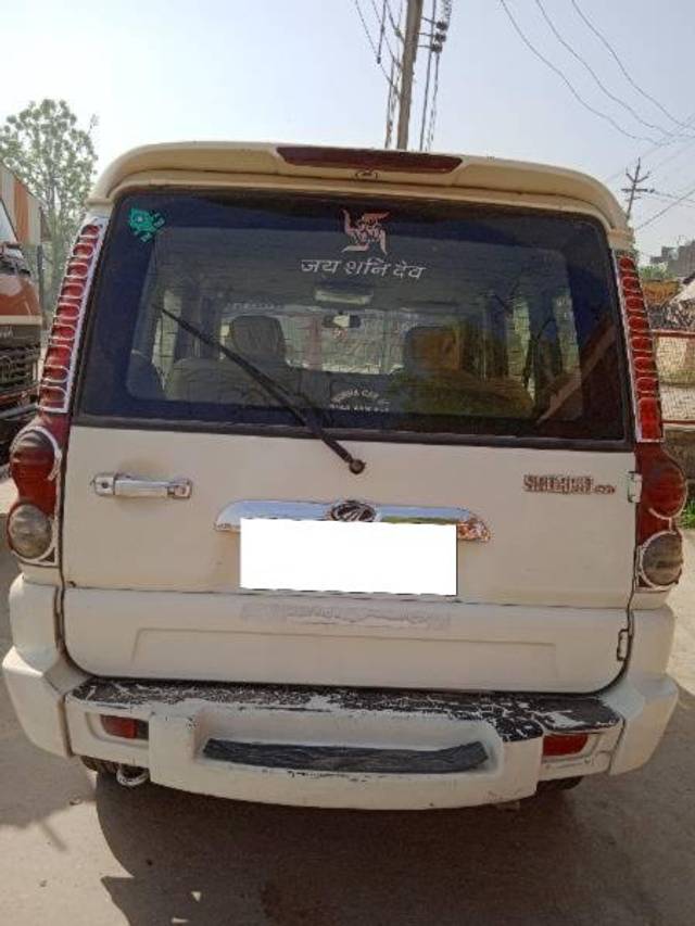 https://images10.gaadi.com/usedcar_image/3669727/original/processed_998c9086-2884-4a02-aa7e-56e14f5d3da6.jpg?imwidth=6402