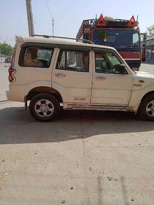 https://images10.gaadi.com/usedcar_image/3669727/original/processed_ada547d4-1fa4-490c-8ba7-9539ab9d9127.jpg?imwidth=6401
