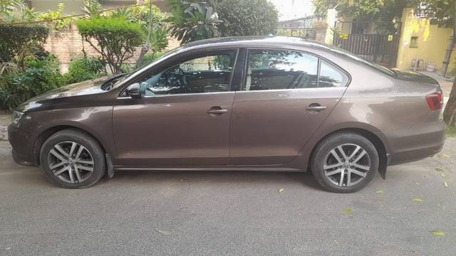 https://images10.gaadi.com/usedcar_image/3669740/original/06__VCC_IMG_1699244955176_1815119_95_1699245209.jpg?imwidth=6402