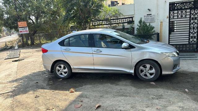 https://images10.gaadi.com/usedcar_image/3669761/original/processed_4c0e551f-c6b0-4155-a085-63294d8ca67c.jpeg?imwidth=6401