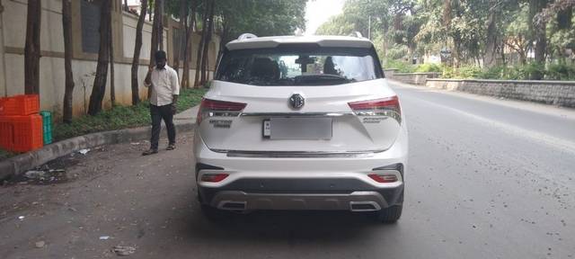 https://images10.gaadi.com/usedcar_image/3669834/original/06__VCC_1815150_96_1699250663.jpg?imwidth=6402