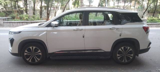 https://images10.gaadi.com/usedcar_image/3669834/original/06__VCC_IMG_1699247325752_1815150_95_1699247751.jpg?imwidth=6401