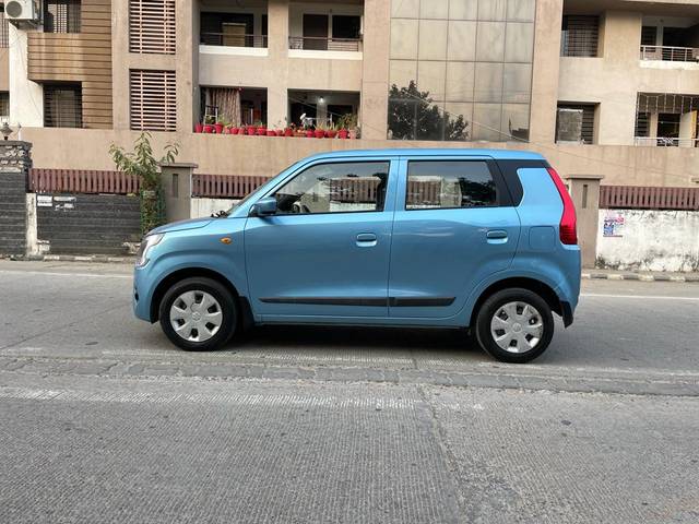 https://images10.gaadi.com/usedcar_image/3670029/original/img2914160__used_car_2914160_1699863706.jpg?imwidth=6402