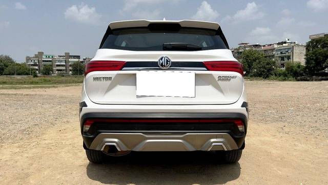 https://images10.gaadi.com/usedcar_image/3670285/original/processed_img2914245__used_car_2914245_1699874211.jpg?imwidth=6402