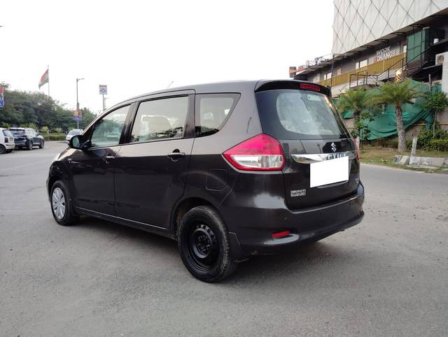 https://images10.gaadi.com/usedcar_image/3670393/original/processed_img2914290__used_car_2914290_1699879066.jpg?imwidth=6401