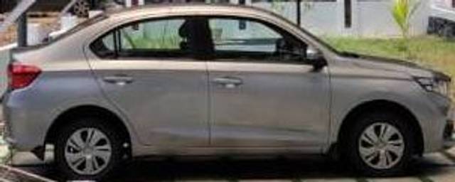 https://images10.gaadi.com/usedcar_image/3670527/original/processed_b3693469-3b04-4e24-ad3d-b5212d36b681.jpg?imwidth=6401