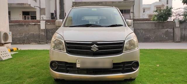 https://images10.gaadi.com/usedcar_image/3670696/original/06__VCC_1815474_94_1699285266.jpg?imwidth=6400