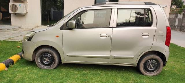 https://images10.gaadi.com/usedcar_image/3670696/original/06__VCC_IMG_1699266019370_1815474_95_1699266063.jpg?imwidth=6401