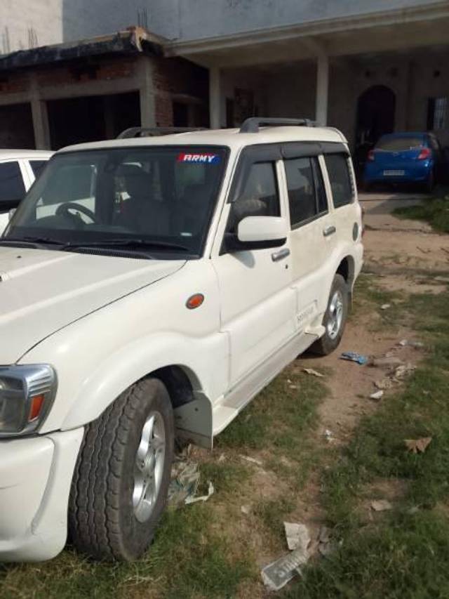 https://images10.gaadi.com/usedcar_image/3670717/original/processed_c245ab1d-a8a1-4b6d-9436-fa6b5d2fb351.jpg?imwidth=6400