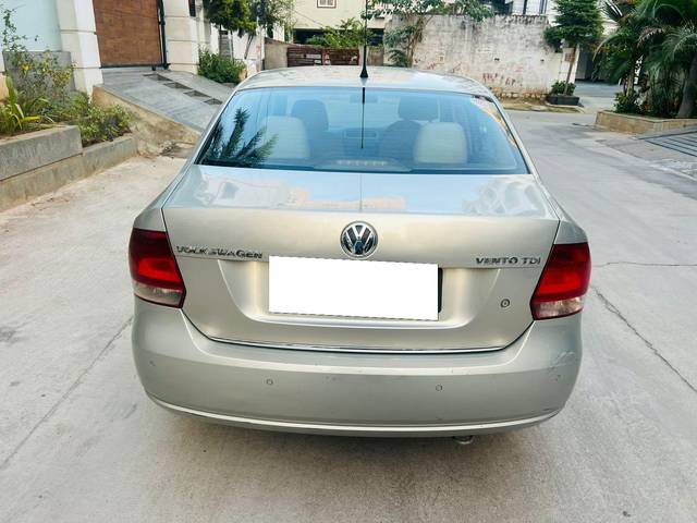 https://images10.gaadi.com/usedcar_image/3670778/original/processed_img2914368__used_car_2914368_1699898364.jpg?imwidth=6402