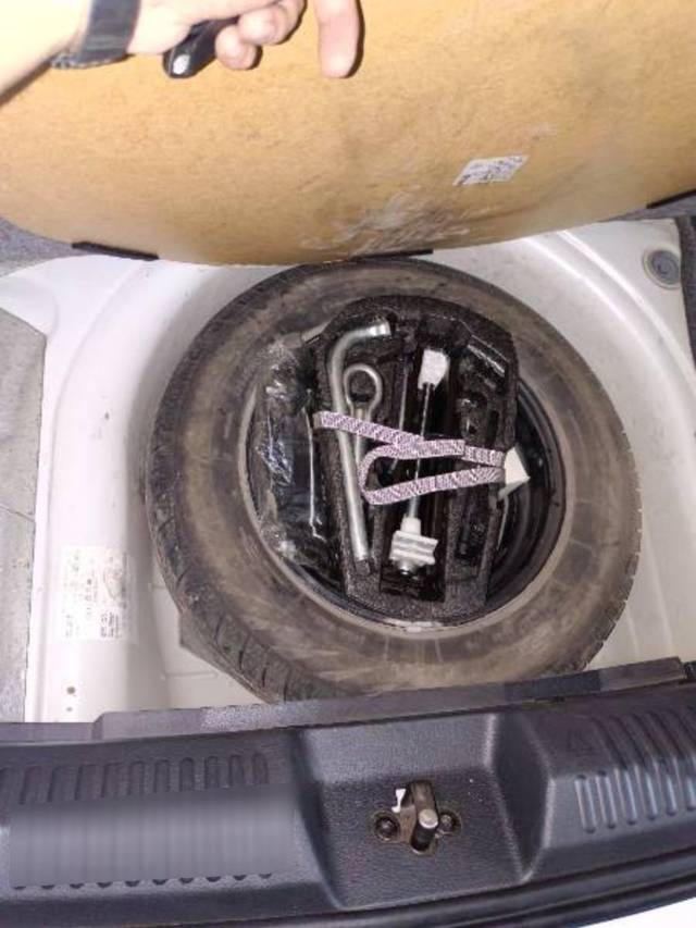 https://images10.gaadi.com/usedcar_image/3671003/original/processed_7f64cefb-1de5-45ef-bcee-e63f031c1a36.jpg?imwidth=6402