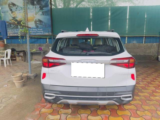 https://images10.gaadi.com/usedcar_image/3671225/original/processed_6a580d46-7757-4838-b635-cb604eebf86a.jpeg?imwidth=6402