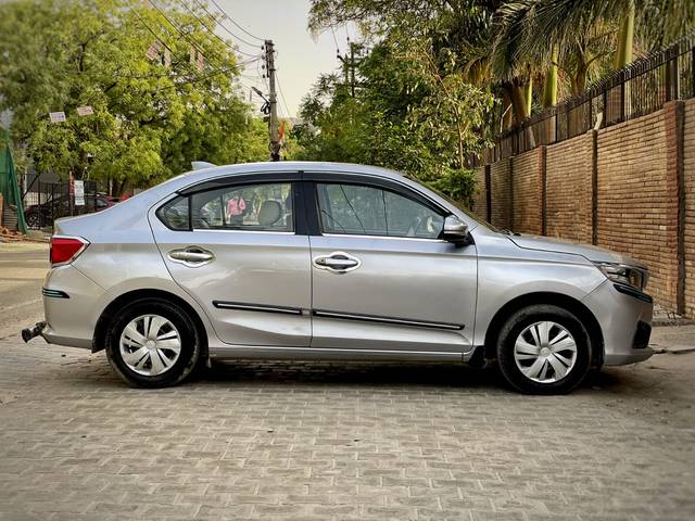 https://images10.gaadi.com/usedcar_image/3671254/original/img2914495__used_car_2914495_1699944936.jpg?imwidth=6401