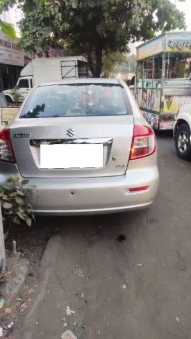 https://images10.gaadi.com/usedcar_image/3671314/original/processed_1cefaa08-1954-4cd8-8402-b144cf760373.jpg?imwidth=6401