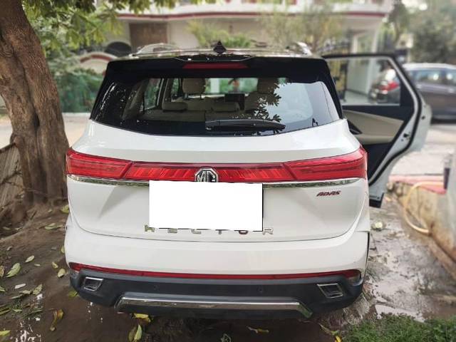 https://images10.gaadi.com/usedcar_image/3671474/original/processed_29512049-e528-4851-8c97-bad095ca936d.jpg?imwidth=6401