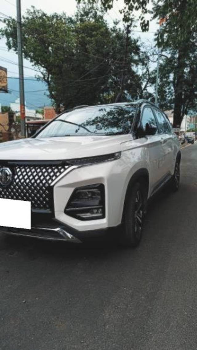 https://images10.gaadi.com/usedcar_image/3671474/original/processed_a3700e29-4f5c-406f-a661-08c00ebd5b6a.jpg?imwidth=6402