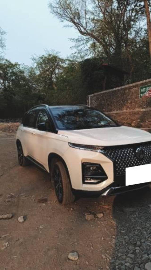 https://images10.gaadi.com/usedcar_image/3671474/original/processed_fdb960f6-29e8-4390-bb1a-346429c76dd1.jpg?imwidth=6400