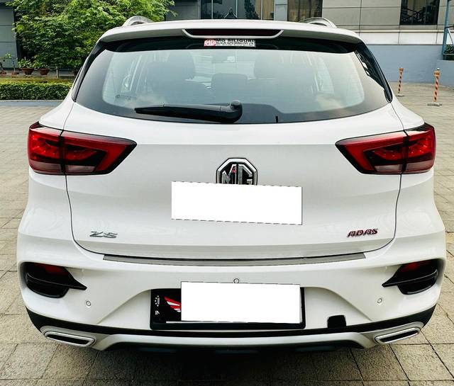 https://images10.gaadi.com/usedcar_image/3671596/original/processed_img2914655__used_car_2914655_1699955123.jpg?imwidth=6402