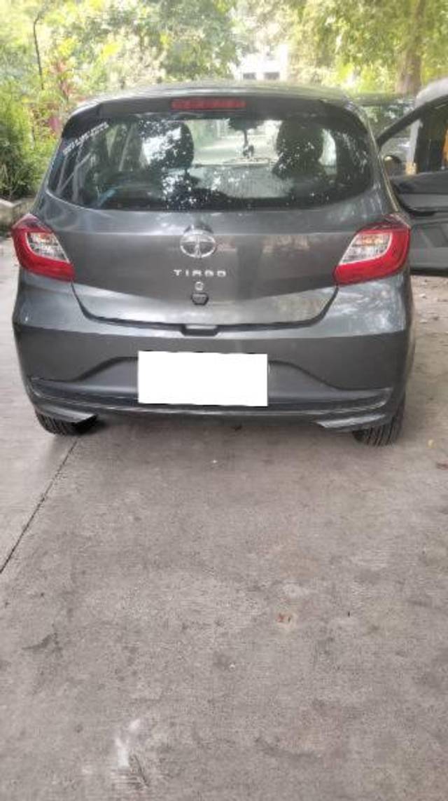 https://images10.gaadi.com/usedcar_image/3671602/original/processed_86f1bfdf-0a00-444d-a954-0bffe8aa081e.jpg?imwidth=6401