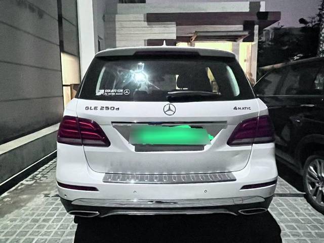 https://images10.gaadi.com/usedcar_image/3671613/original/processed_a0a9e164-db2a-465a-9a12-269ab5e73985.jpg?imwidth=6402