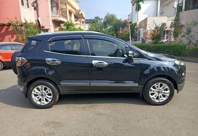 https://images10.gaadi.com/usedcar_image/3671638/original/processed_img2914673__usedcar_img20231101130107_113111699956344_1699956362.jpg?imwidth=6401
