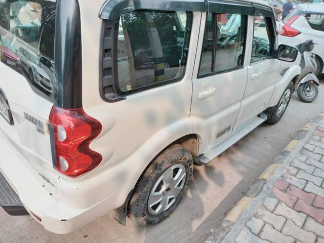 https://images10.gaadi.com/usedcar_image/3671739/original/processed_695ac5f3-0ec4-4556-a829-2c6f58203af6.jpg?imwidth=6400