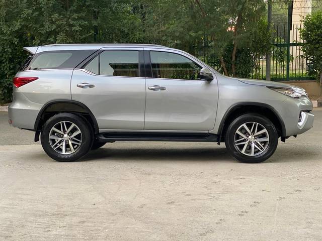 https://images10.gaadi.com/usedcar_image/3671751/original/img2914714__used_car_2914714_1699960611.jpg?imwidth=6401