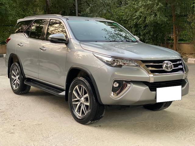 https://images10.gaadi.com/usedcar_image/3671751/original/processed_img2914714__used_car_2914714_1699960607.jpg?imwidth=6400