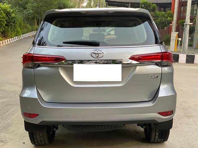 https://images10.gaadi.com/usedcar_image/3671751/original/processed_img2914714__used_car_2914714_1699960615.jpg?imwidth=6402