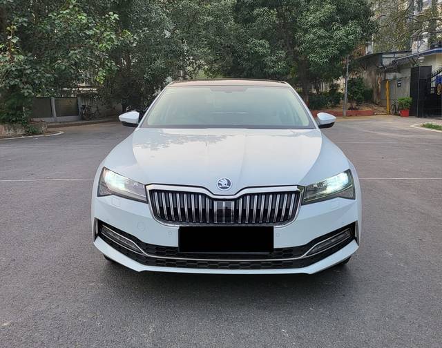 https://images10.gaadi.com/usedcar_image/3671830/original/img2914742__used_car_2914742_1699962830.jpg?imwidth=6402