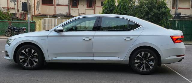 https://images10.gaadi.com/usedcar_image/3671830/original/img2914742__used_car_2914742_1699962839.jpg?imwidth=6401