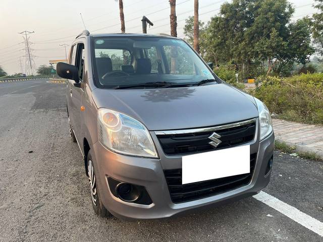 https://images10.gaadi.com/usedcar_image/3671834/original/processed_img2914743__used_car_2914743_1699962985.jpg?imwidth=6400