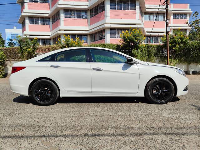 https://images10.gaadi.com/usedcar_image/3671841/original/img2914747__used_car_2914747_1699963147.jpg?imwidth=6401