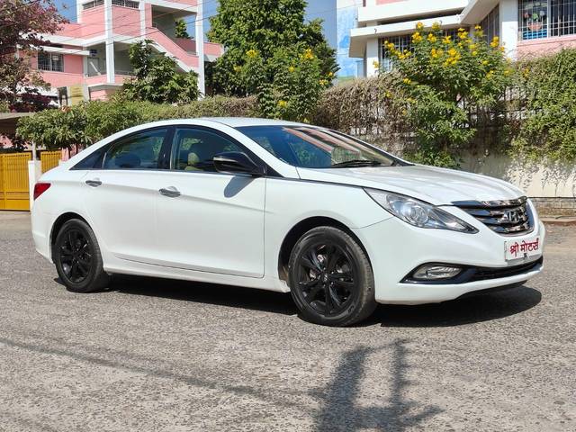 https://images10.gaadi.com/usedcar_image/3671841/original/processed_img2914747__used_car_2914747_1699963126.jpg?imwidth=6400