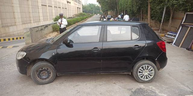 https://images10.gaadi.com/usedcar_image/3671886/original/07__VCC_IMG_1699351325513_1816301_95_1699351863.jpg?imwidth=6402