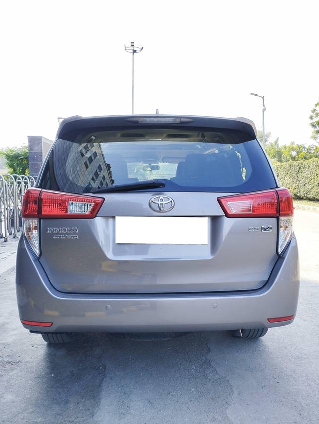 https://images10.gaadi.com/usedcar_image/3671941/original/processed_img2914800__used_car_2914800_1699966368.jpg?imwidth=6402