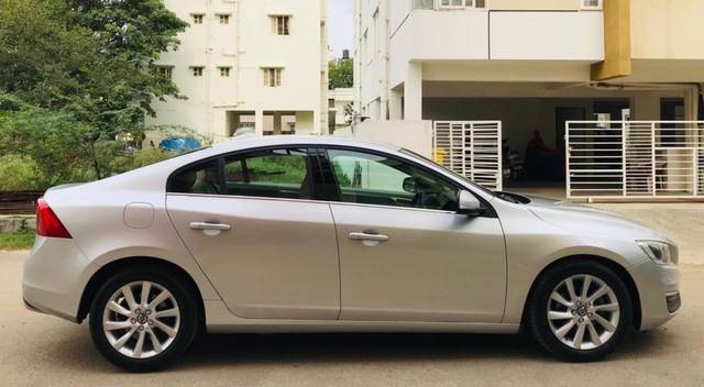 https://images10.gaadi.com/usedcar_image/3671953/original/img2914805__used_car_2914805_1699966571.jpg?imwidth=6401