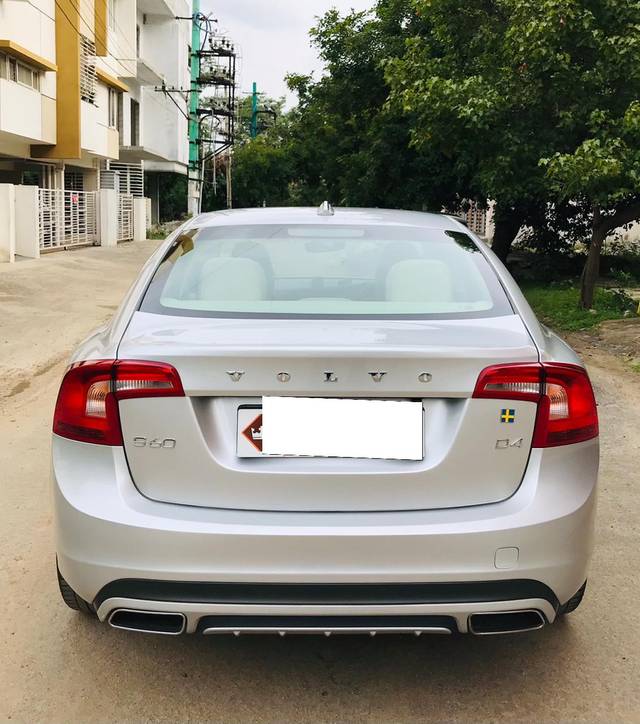 https://images10.gaadi.com/usedcar_image/3671953/original/processed_img2914805__used_car_2914805_1699966578.jpg?imwidth=6402