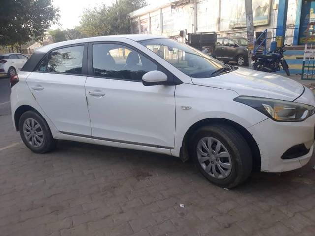 https://images10.gaadi.com/usedcar_image/3671983/original/processed_dce29643-d49f-4089-ae95-216a87c08d0b.jpg?imwidth=6400