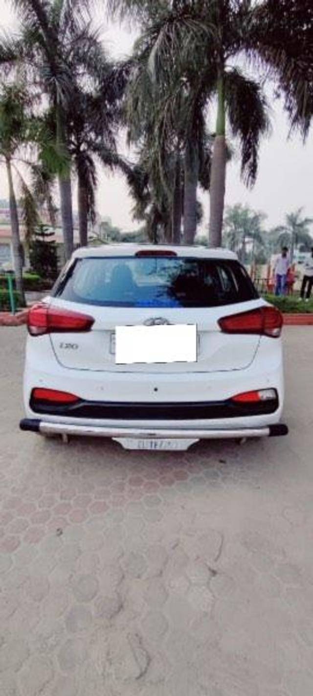 https://images10.gaadi.com/usedcar_image/3672012/original/processed_1129a49c-2d84-416d-a305-253fb9b17840.jpeg?imwidth=6401