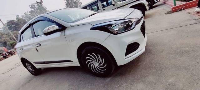 https://images10.gaadi.com/usedcar_image/3672012/original/processed_7a6ab607-47e4-483d-bc9d-ec988ffd933f.jpeg?imwidth=6400