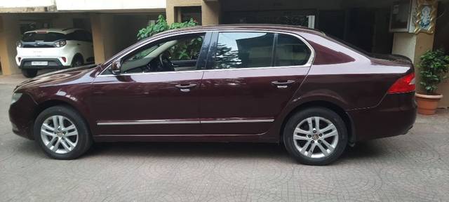 https://images10.gaadi.com/usedcar_image/3672015/original/07__VCC_IMG_1699358057032_1816392_95_1699359041.jpg?imwidth=6402