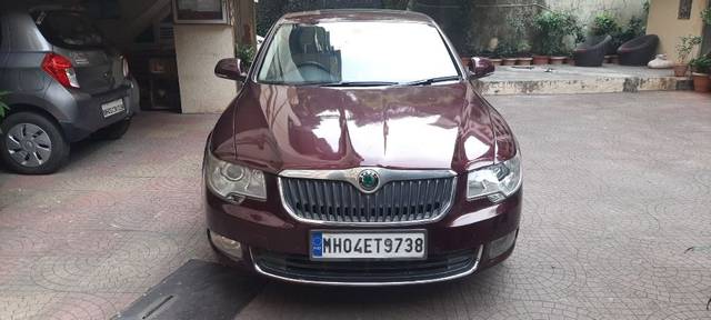 https://images10.gaadi.com/usedcar_image/3672015/original/07__VCC_IMG_1699358075942_1816392_94_1699359044.jpg?imwidth=6401