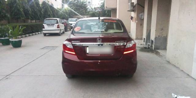 https://images10.gaadi.com/usedcar_image/3672028/original/07__VCC_1816412_96_1699361250.jpg?imwidth=6402