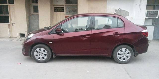 https://images10.gaadi.com/usedcar_image/3672028/original/07__VCC_IMG_1699358673290_1816412_95_1699358770.jpg?imwidth=6401