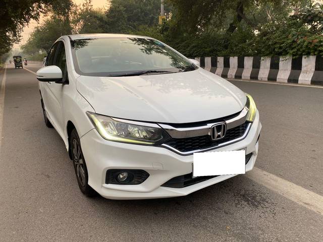 https://images10.gaadi.com/usedcar_image/3672056/original/processed_img2914852__used_car_2914852_1699969536.jpg?imwidth=6400